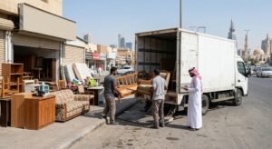 فريق متخصص يقوم بتقييم وشراء الأثاث المستعمل ضمن خدمات شراء الاثاث المستعمل حي الصحافة بالرياض